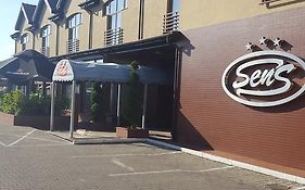 Hotel Sens